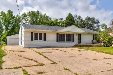 125 Marlou Pkwy, Des Moines, IA 50320