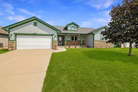 307 Mallard Pointe Dr NW, Bondurant, IA 50035