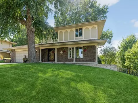 1109 Ann Pkwy, Indianola, IA 50125
