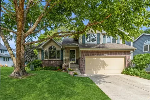 6403 Hickory Ln, Urbandale, IA 50322