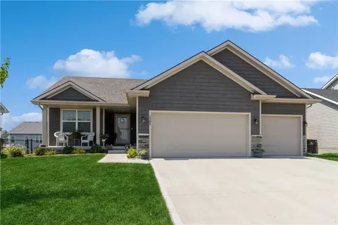 2380 SE Maxwell Dr, Waukee, IA 50263