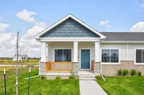 9732 Regatta Ln, Johnston, IA 50131
