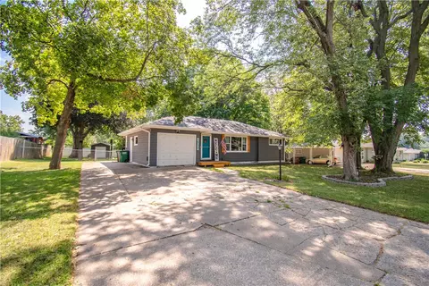 1523 18th St, West Des Moines, IA 50265