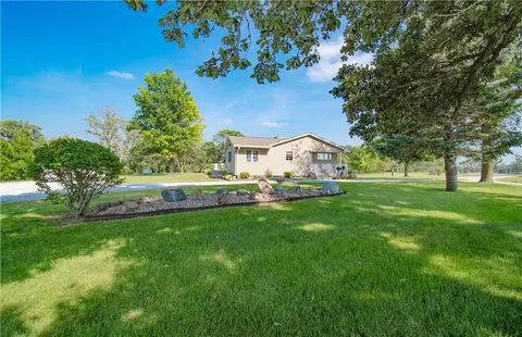 13704 Grandview Rd, Perry, IA 50220