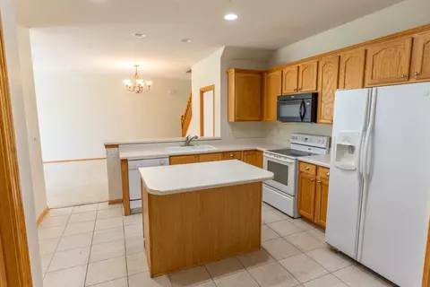 277 S 79th St #506, West Des Moines, IA 50266