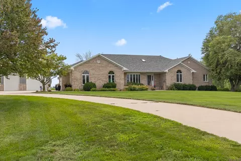 1721 N 23rd Ave W, Newton, IA 50208