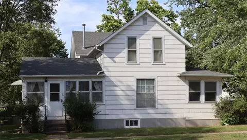 1801 3rd St, Perry, IA 50220