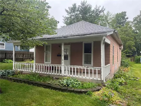 707 N 1st St, Indianola, IA 50125