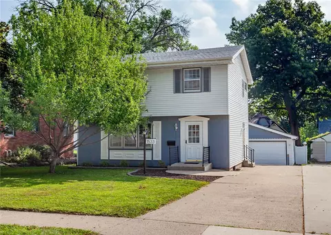 1533 43rd St, Des Moines, IA 50311