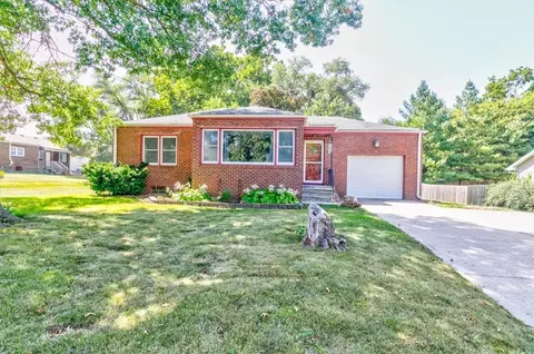 5908 SW 8th St, Des Moines, IA 50315