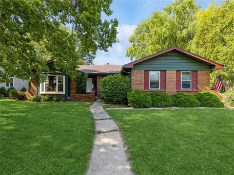 9367 Sunset Ter, Clive, IA 50325
