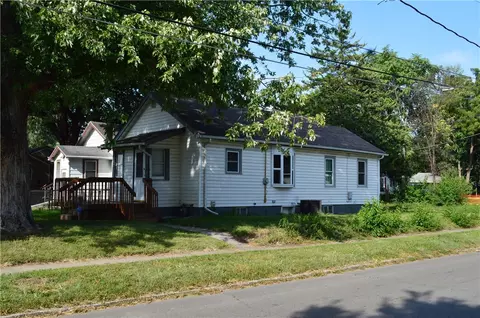 802 E 28th St, Des Moines, IA 50317