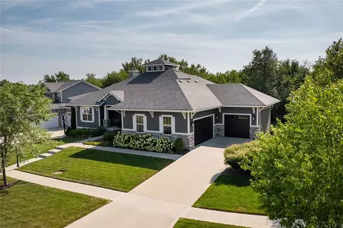 2692 Berkshire Pkwy, Clive, IA 50325