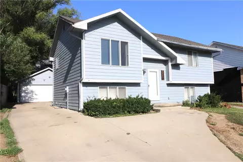 2438 SE 19th St, Des Moines, IA 50320