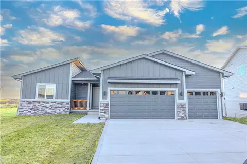 50 NW Valleyview Dr, Waukee, IA 50263