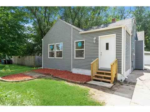 2421 Lyon St, Des Moines, IA 50317