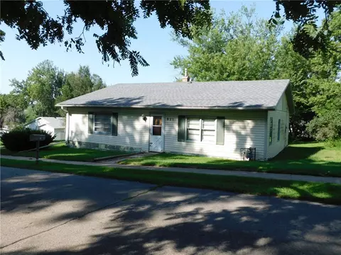 621 Water St, Kellogg, IA 50135