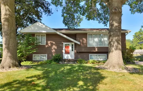 645 John Clinton Dr, Carlisle, IA 50047