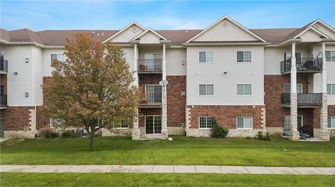 6255 Beechtree Dr #4106, West Des Moines, IA 50266