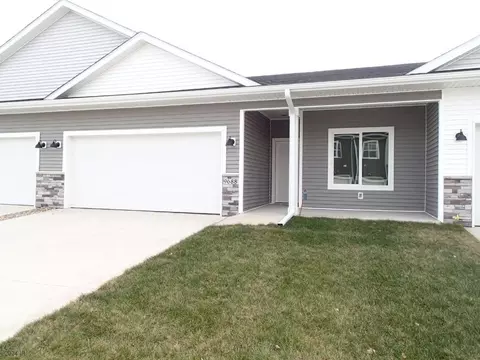 9688 Crestview Dr, West Des Moines, IA 50266