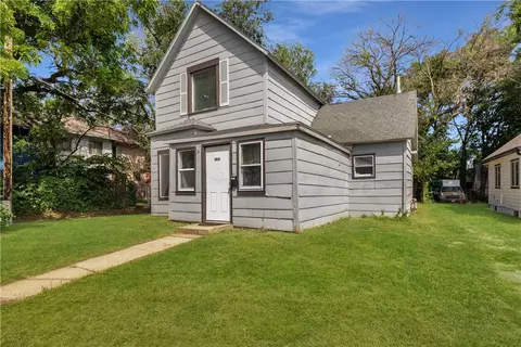 1810 Easton Blvd, Des Moines, IA 50316