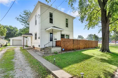 16 S Locust St, Colfax, IA 50054