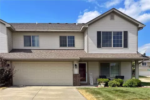 832 SE Crabapple Dr, Waukee, IA 50263