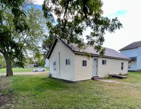 706 9th S St, Grand Junction, IA 50107