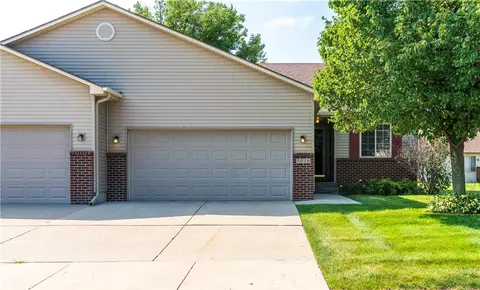 3030 SE Turnberry Dr, Ankeny, IA 50021