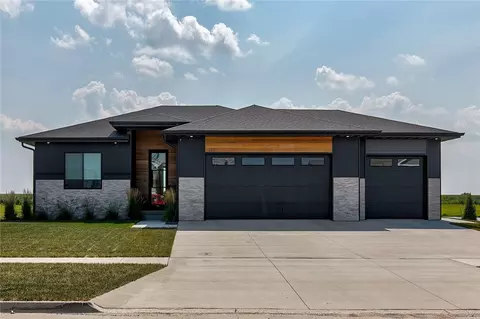 318 Cedar Dr, Gilbert, IA 50105