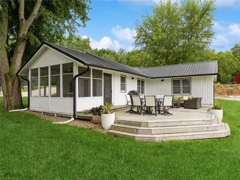 112 Crabtree Rd, Montezuma, IA 50171