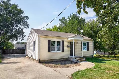 1330 E 33rd Ct, Des Moines, IA 50317