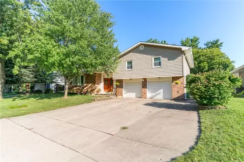 1304 S 3rd Ave W, Newton, IA 50208