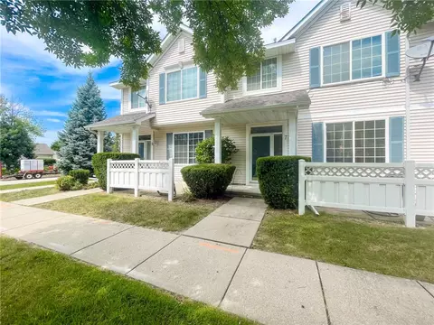 1400 S 52nd St #7, West Des Moines, IA 50265