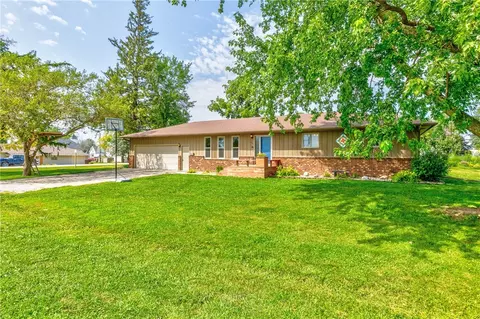 825 Latrobe Ave, Mccallsburg, IA 50154