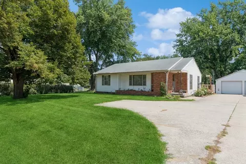 1065 60th St, West Des Moines, IA 50266