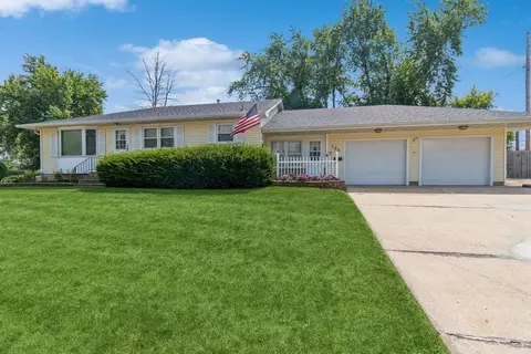 105 E Rippey Ave, Baxter, IA 50028