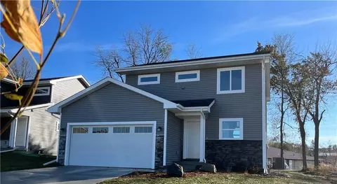 4327 Grover Woods Ln, Des Moines, IA 50317