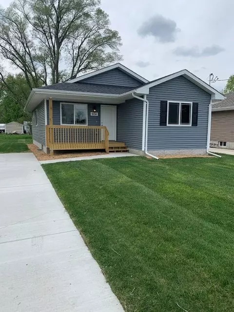 907 E Bell Ave, Des Moines, IA 50315