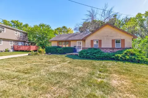 9018 Franklin Ave, Clive, IA 50325