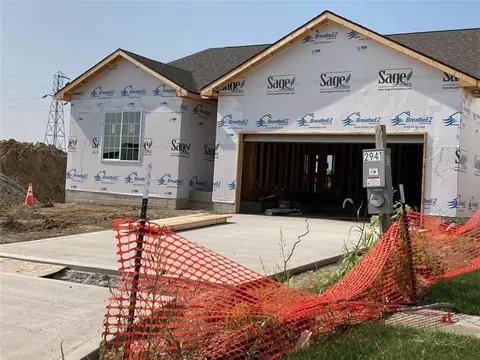 2941 Indigo Ln, Pella, IA 50219
