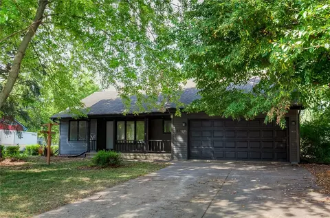 5386 NW 88th Ct, Johnston, IA 50131