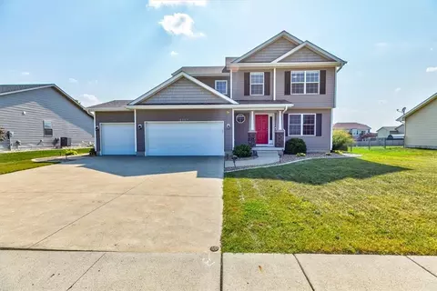 2407 White Oak Ln, Granger, IA 50109