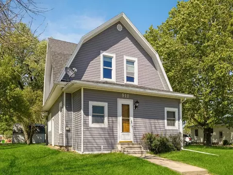 911 Cedar St, Adair, IA 50002