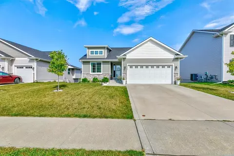 2335 SE Maxwell Dr, Waukee, IA 50263