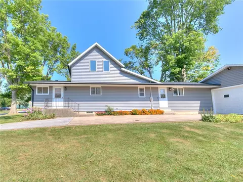 212 N Elm St, Zearing, IA 50278