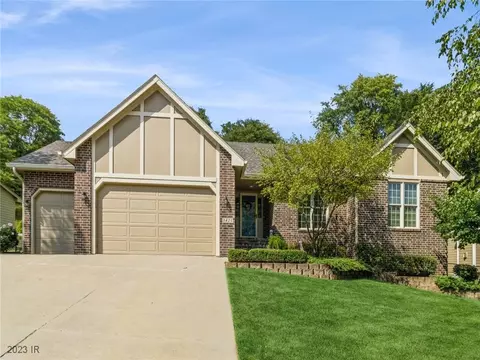 3421 Scenic Valley Dr, West Des Moines, IA 50265