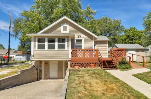 209 Walnut St, West Des Moines, IA 50265