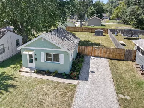 1324 E 26th Ct, Des Moines, IA 50317