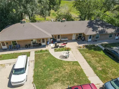 915 28th St, Des Moines, IA 50312
